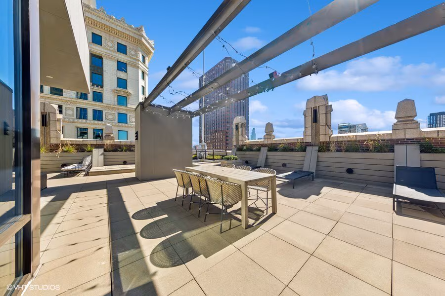 330 South Wells - Image 4