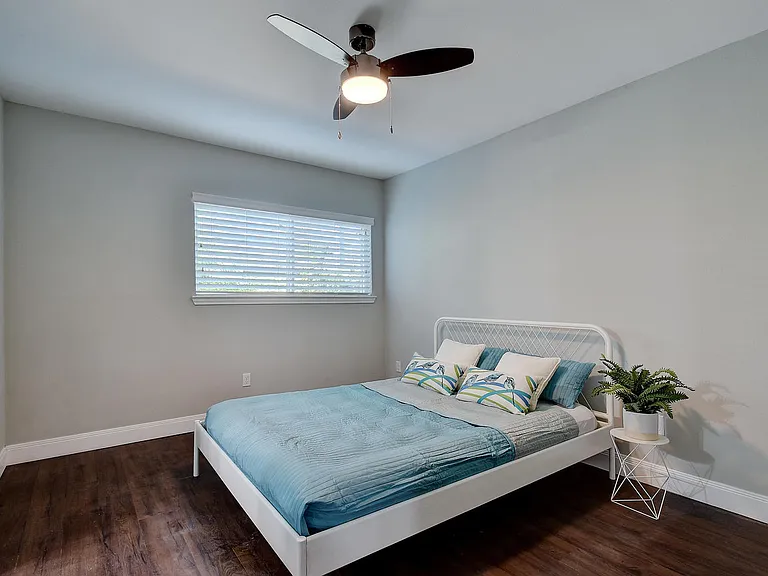 4719 Harmon Avenue - Image 6
